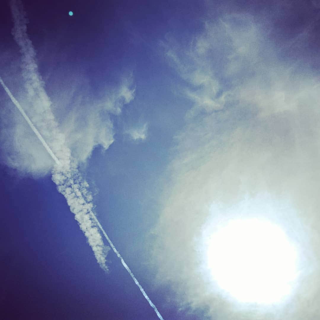 植木嵩行のインスタグラム：「隠岐の島の海なう！ #contrail #sky #airplane #blue #cloud #bjwtour #bjw」