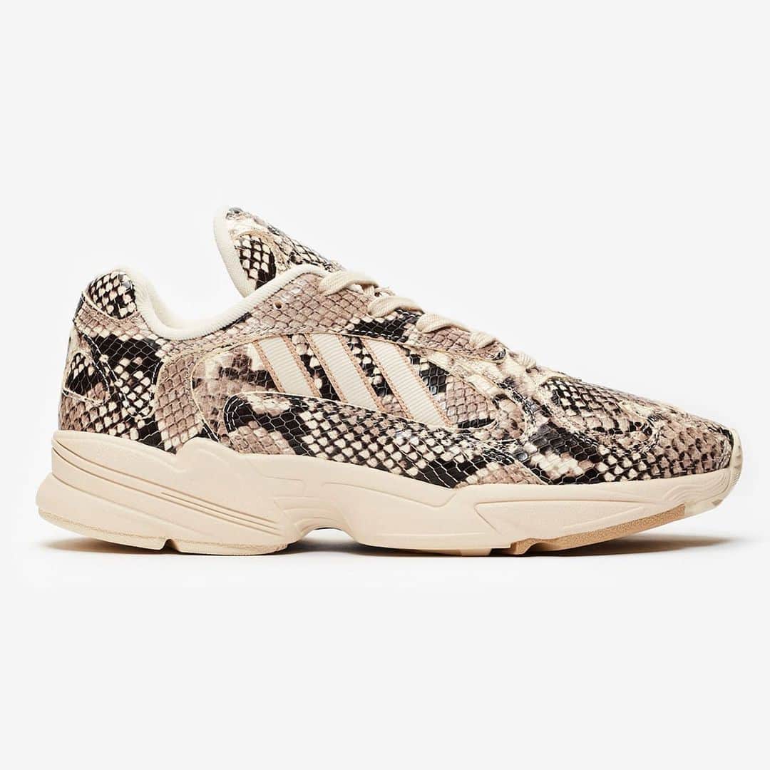 Sneaker Newsさんのインスタグラム写真 - (Sneaker NewsInstagram)「More lux Snakeskin vibes are set to arrive next week on this adidas Consortium Yung-1. For a detailed look, tap the link in our bio.」5月19日 10時01分 - sneakernews