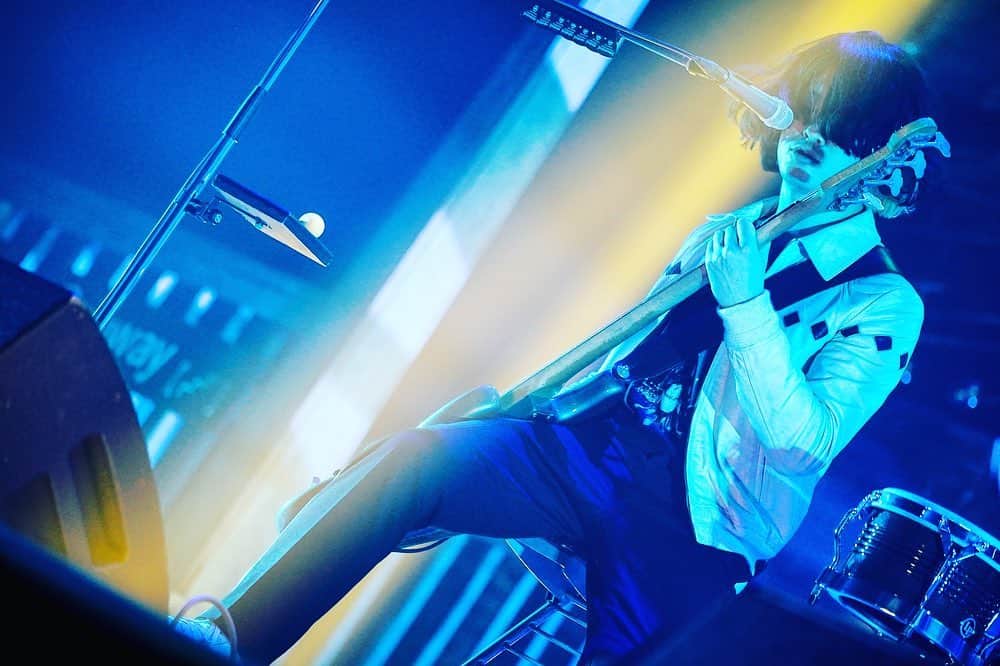 磯部寛之のインスタグラム：「Thank you Nagoya for an amazing night! The view from the stage was incredible and you guys were outstanding “singalong-ers”. See you all again, hopefully soon. Osaka here we come! Hiro 名古屋、とても素敵な夜をありがとうございました！ステージからの景色も凄かったし、皆さんシングアロングの達人でした◎またすぐ戻ってこれますように。さて、今日は大阪でメトロック。ひろ #alexandros #sleeplessinbrooklyn #sleeplessinjapantour #nagoya #nagoyaportmesse #なごやポートメッセ」