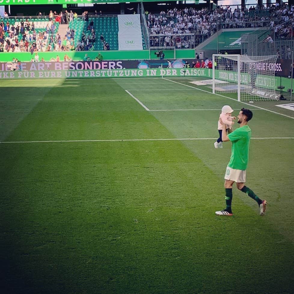 のインスタグラム：「@europaleague here we come 💚🐺」