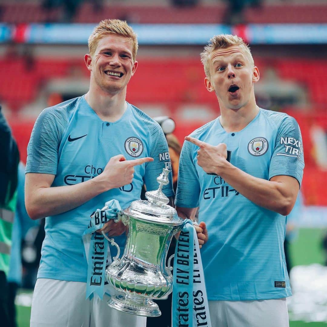 マンチェスター・シティFCさんのインスタグラム写真 - (マンチェスター・シティFCInstagram)「Twinning 😆🏆 #mancity」5月19日 4時45分 - mancity