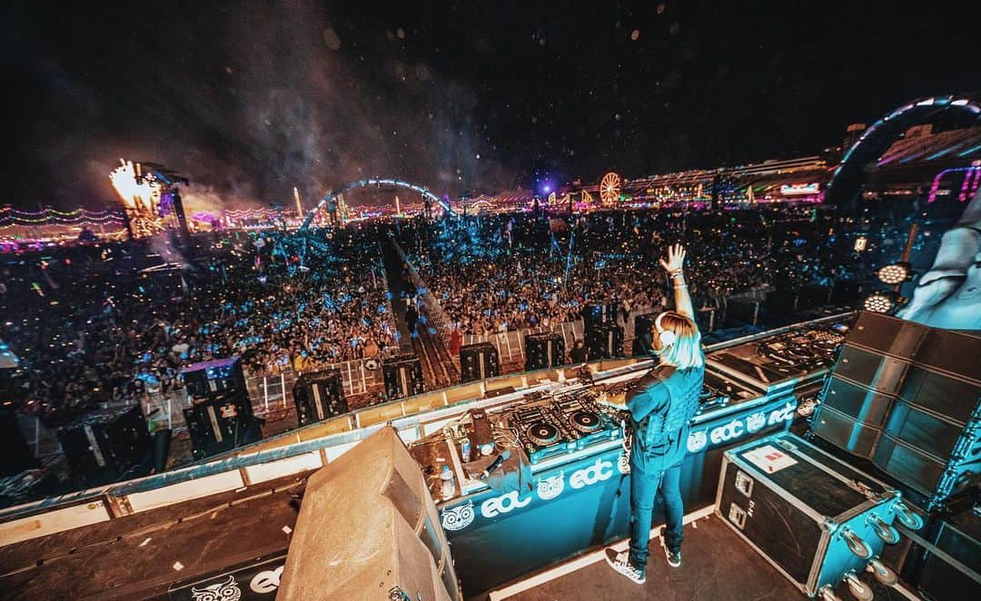 アレッソさんのインスタグラム写真 - (アレッソInstagram)「What a night! Thank you @edc_lasvegas」5月19日 4時57分 - alesso