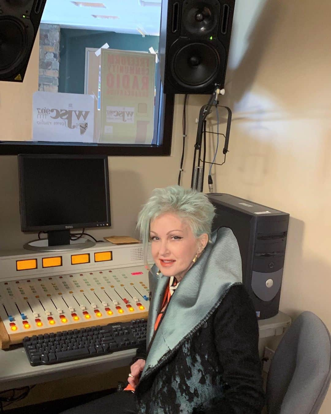 シンディ・ローパーさんのインスタグラム写真 - (シンディ・ローパーInstagram)「I went for art, but found music. Thank you @northernvermont! Actually, went to the radio station to complain that they weren’t playing enough music by women and they were like, “Why don’t you do your own show then?” So I did!」5月19日 4時56分 - cyndilauper