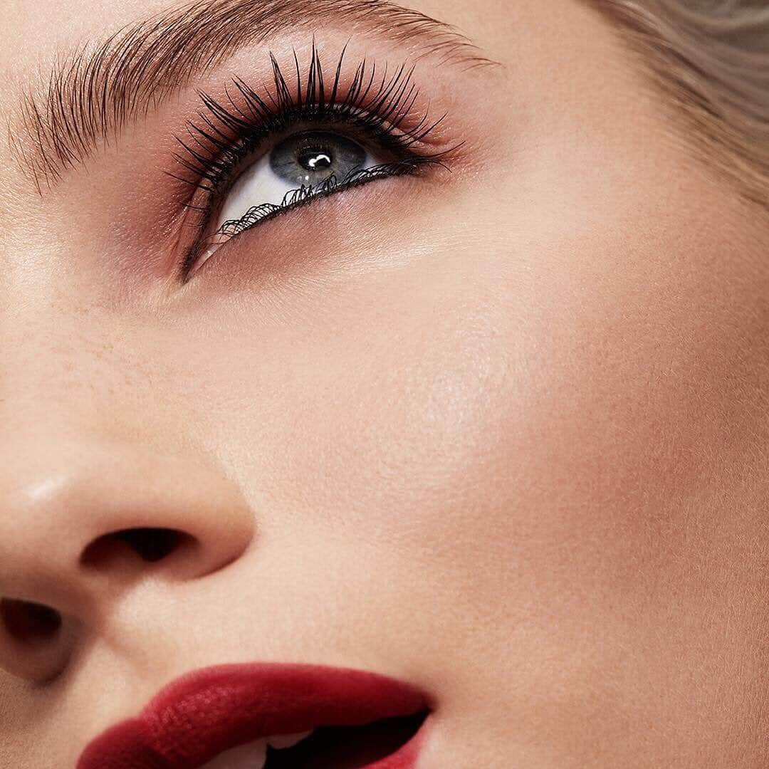 セフォラさんのインスタグラム写真 - (セフォラInstagram)「#Regram @shiseido ・・・ Take lips and lashes up a notch. ControlledChaos Mascara Ink in Black Pulse creates vivid volume, while VisionAiry Gel Lipstick in Ginza Red adds a dramatic dose of weightless color. Available at Sephora.」5月19日 5時04分 - sephora