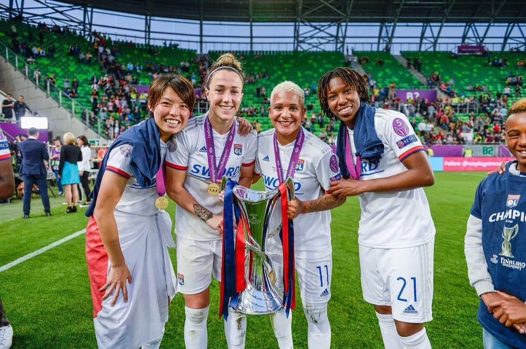 熊谷紗希さんのインスタグラム写真 - (熊谷紗希Instagram)「Championnes d‘Europe🏆🏆🏆🏆 Bravo la team @ol 🔴🔵 チャンピオンズリーグ優勝しました🏅史上初の4連覇達成です🙌🏻そして今シーズン3冠達成👑 最高の仲間たちに感謝です😆🙏🏻そして、今シーズンお疲れ様でした私🙌🏻笑 #uwcl#olfcb#championsleague」5月19日 5時18分 - kumagai1017