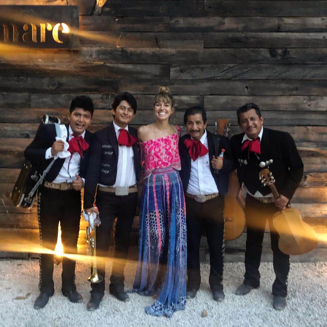 アシュリー・ハートのインスタグラム：「Te Amo Tulum 💫」