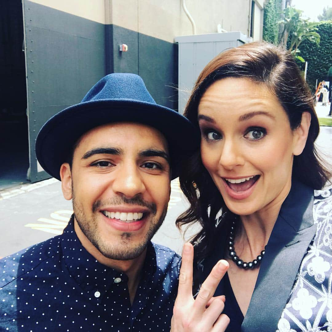 サラ・ウェイン・キャリーズさんのインスタグラム写真 - (サラ・ウェイン・キャリーズInstagram)「remember @victorrasuk from #colony ?  he’s starring in a new show and i ran into him doing press.  love to see friends rise rise rise」5月19日 5時55分 - sarahwaynecallies