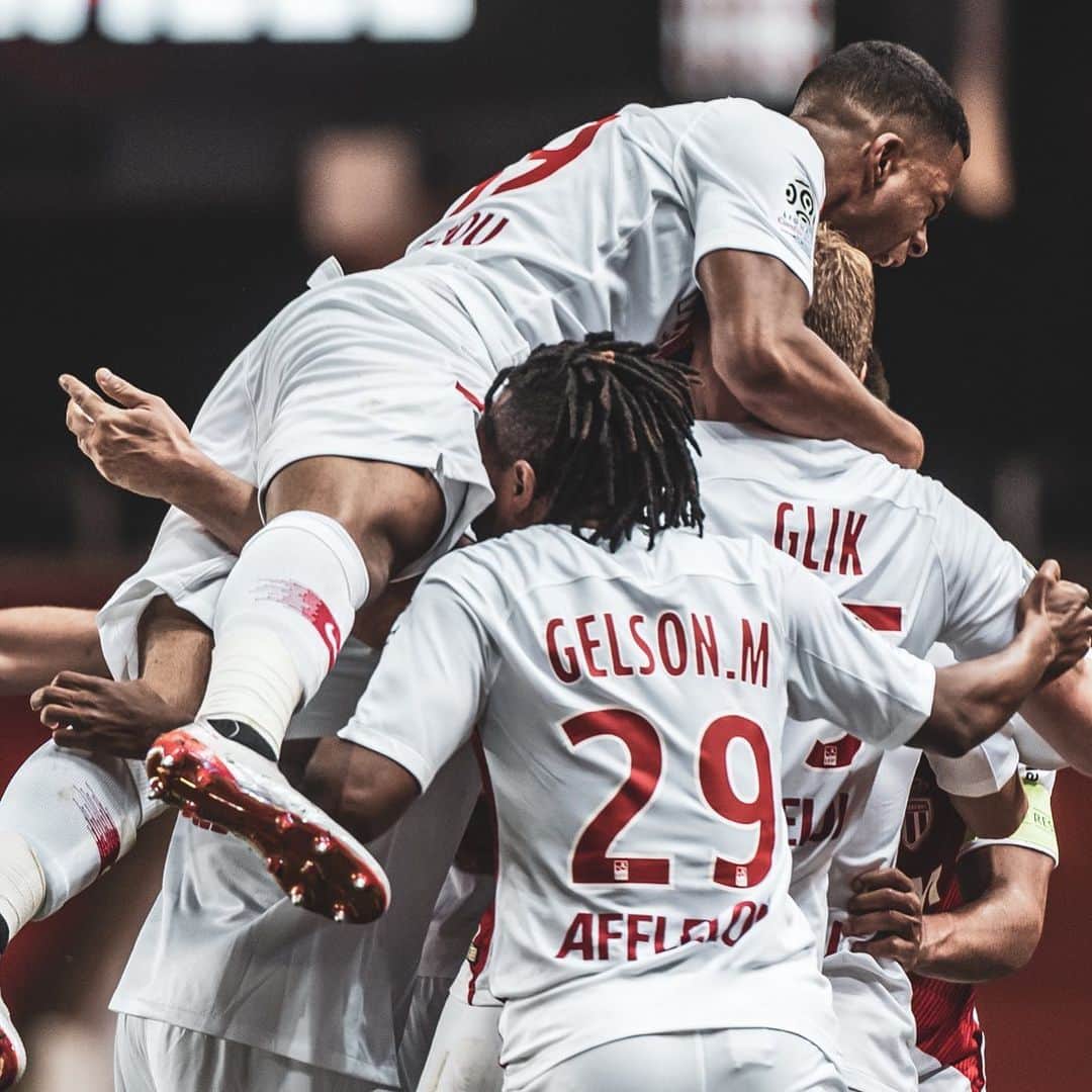 ASモナコさんのインスタグラム写真 - (ASモナコInstagram)「🔴⚪️ Les Rouge & Blanc s'imposent 2 à 0 face à Amiens 👊 - ⚽️ Falcao (25') ⚽️ Golovin (83') - 2⃣-0⃣ #ASMASC」5月19日 5時59分 - asmonaco