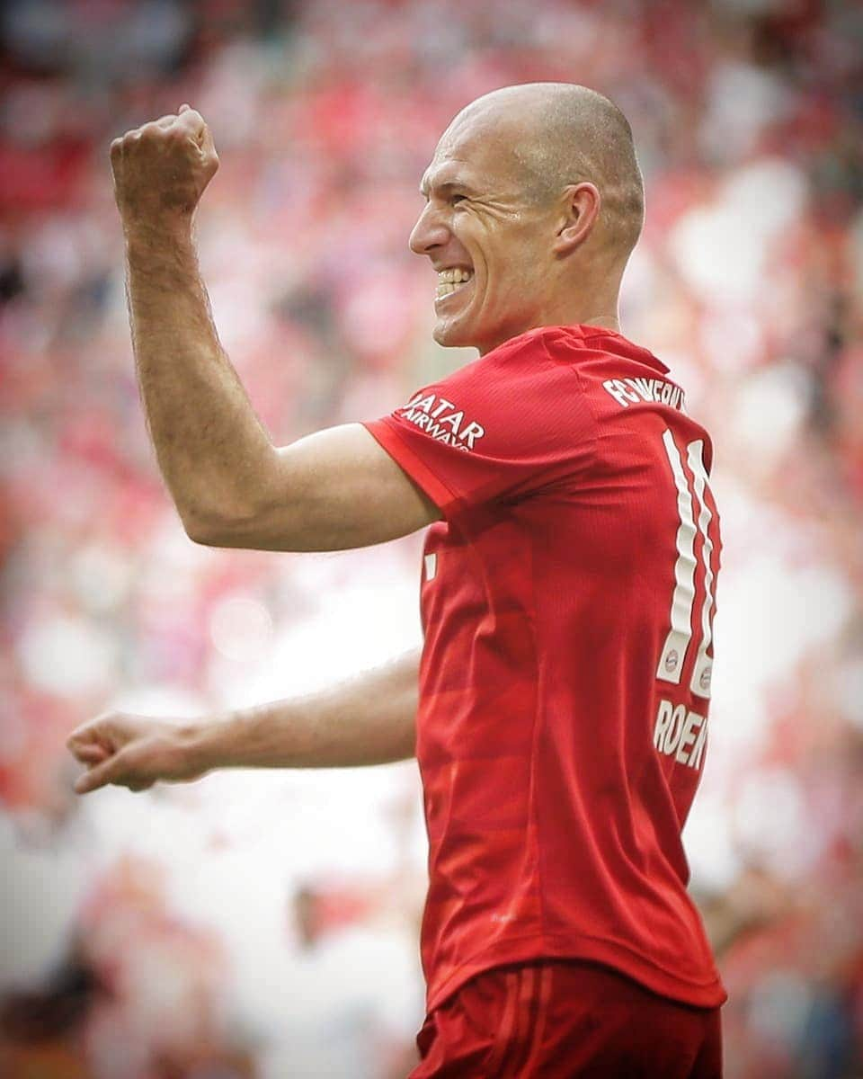 UEFAチャンピオンズリーグさんのインスタグラム写真 - (UEFAチャンピオンズリーグInstagram)「Perfect Munich goodbye for 𝑹𝑶𝑩𝑩𝑬𝑹𝒀 - Bundesliga champions! 🏆🥇⁣ ⁣ Where would you like to see Robben & Ribéry next? 😢」5月19日 6時15分 - championsleague