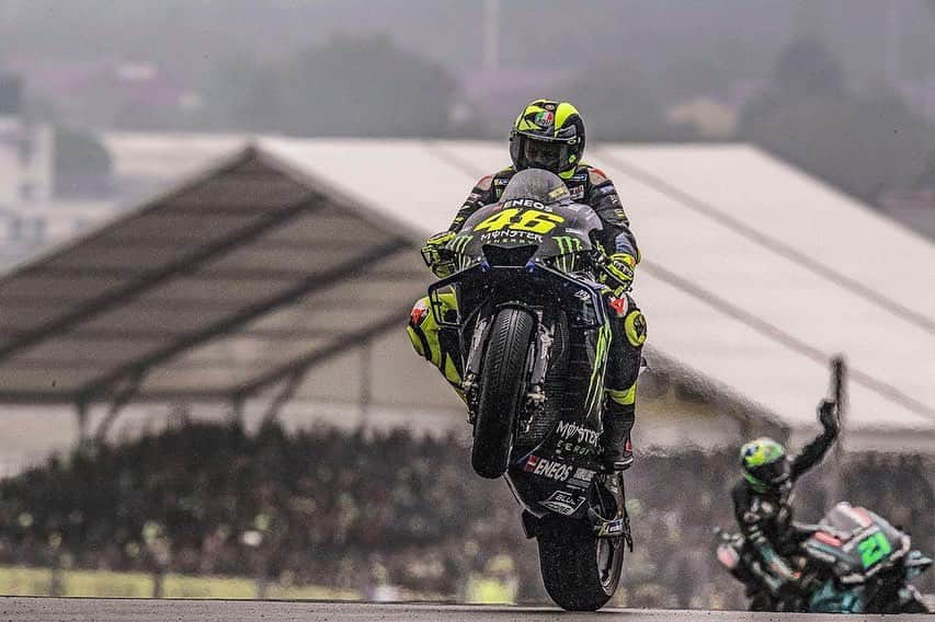 バレンティーノ・ロッシのインスタグラム：「Le Mans Circuit,France Saturday,official practice 📸 @falex79 @gigisoldano @jesusrobledo Tino Martino」