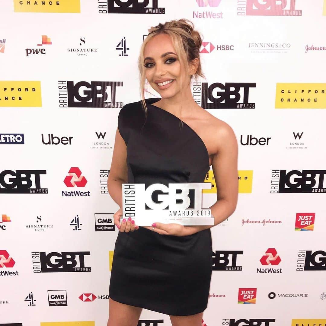 リトル・ミックスさんのインスタグラム写真 - (リトル・ミックスInstagram)「thank you so much to the @britishlgbtawards for awarding the girls and I with the ‘Change Makers’ award. What an honour. It also feels kinda strange to be awarded for just being a decent human being by supporting and standing up for the LGBT+ community. We will ALWAYS be your ally ♥️」5月19日 6時43分 - littlemix