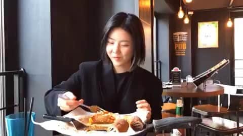 イ・ユナのインスタグラム：「제 2의 피자 먹방🍕」