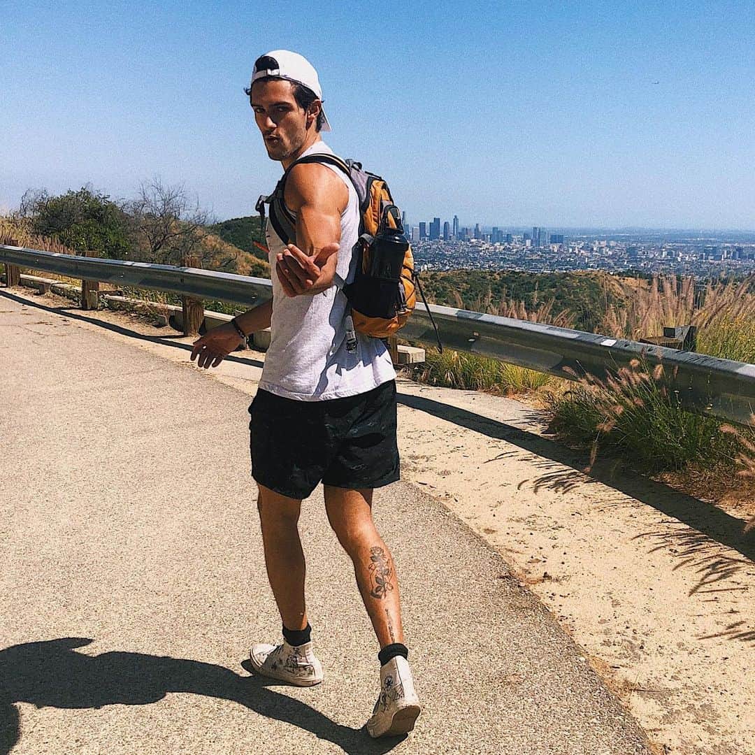 Steven Kellyのインスタグラム：「Let’s take on this city together / you with me?」