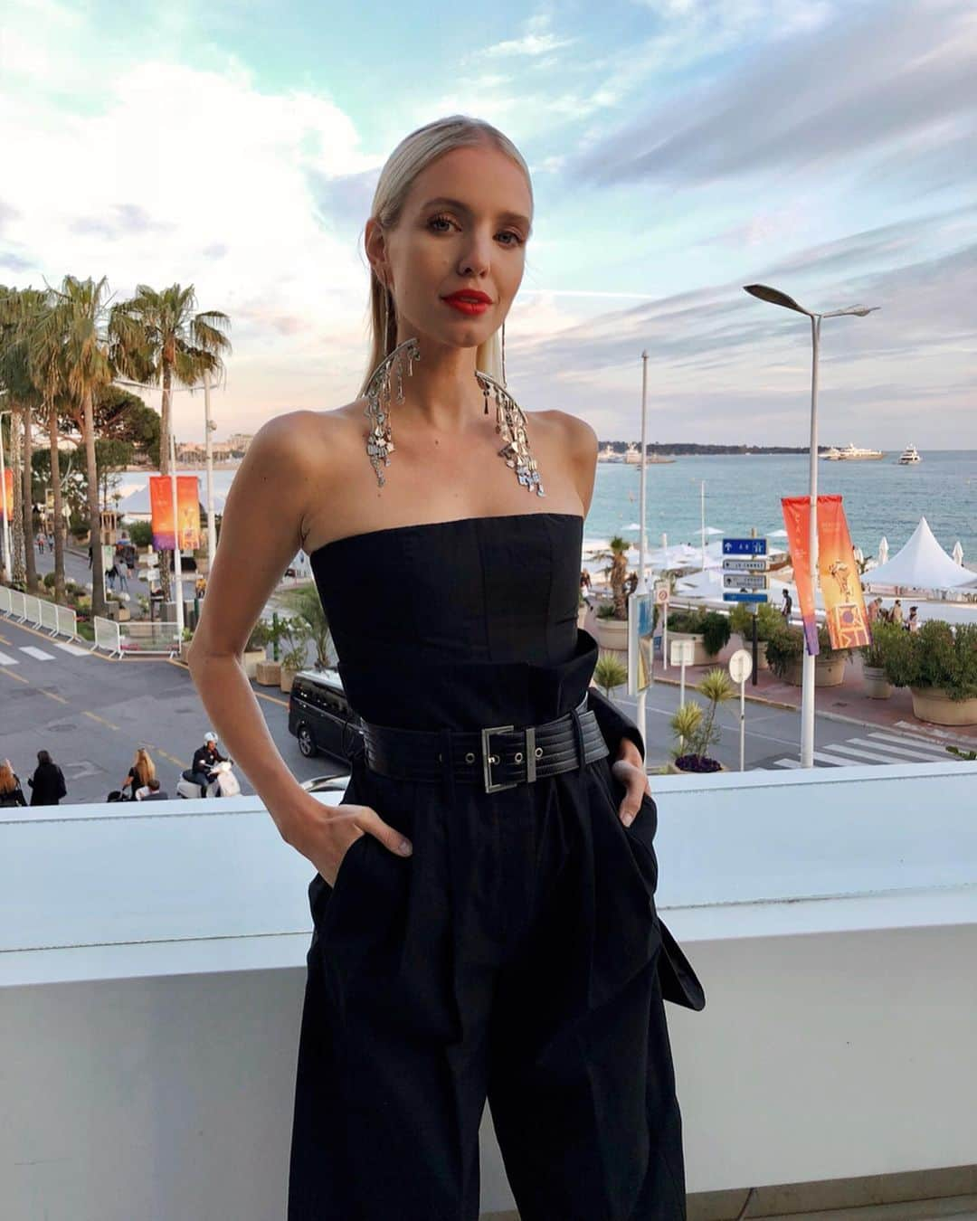 レオニー・ハンネさんのインスタグラム写真 - (レオニー・ハンネInstagram)「All black in @givenchyofficial for the Disturbia party. 🖤 Anzeige/Ad @givenchybeauty #GivenchyBeauty #Givenchy #Cannes」5月19日 7時00分 - leoniehanne