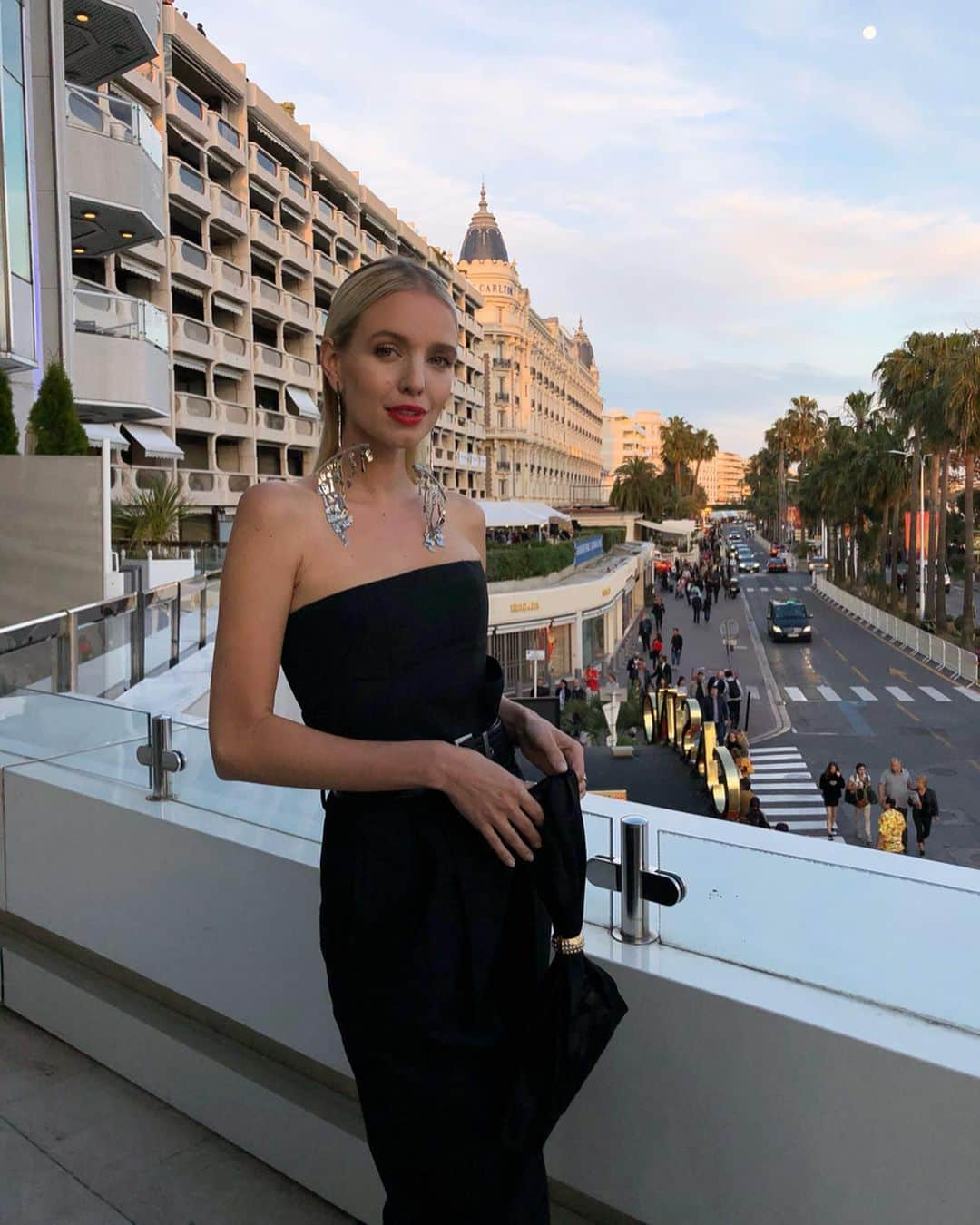 レオニー・ハンネさんのインスタグラム写真 - (レオニー・ハンネInstagram)「All black in @givenchyofficial for the Disturbia party. 🖤 Anzeige/Ad @givenchybeauty #GivenchyBeauty #Givenchy #Cannes」5月19日 7時00分 - leoniehanne