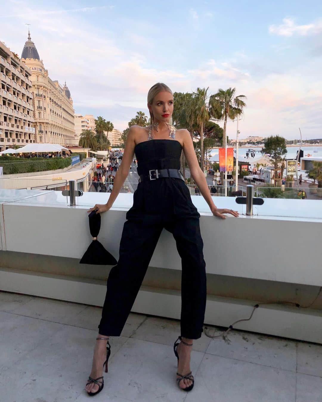 レオニー・ハンネさんのインスタグラム写真 - (レオニー・ハンネInstagram)「All black in @givenchyofficial for the Disturbia party. 🖤 Anzeige/Ad @givenchybeauty #GivenchyBeauty #Givenchy #Cannes」5月19日 7時00分 - leoniehanne