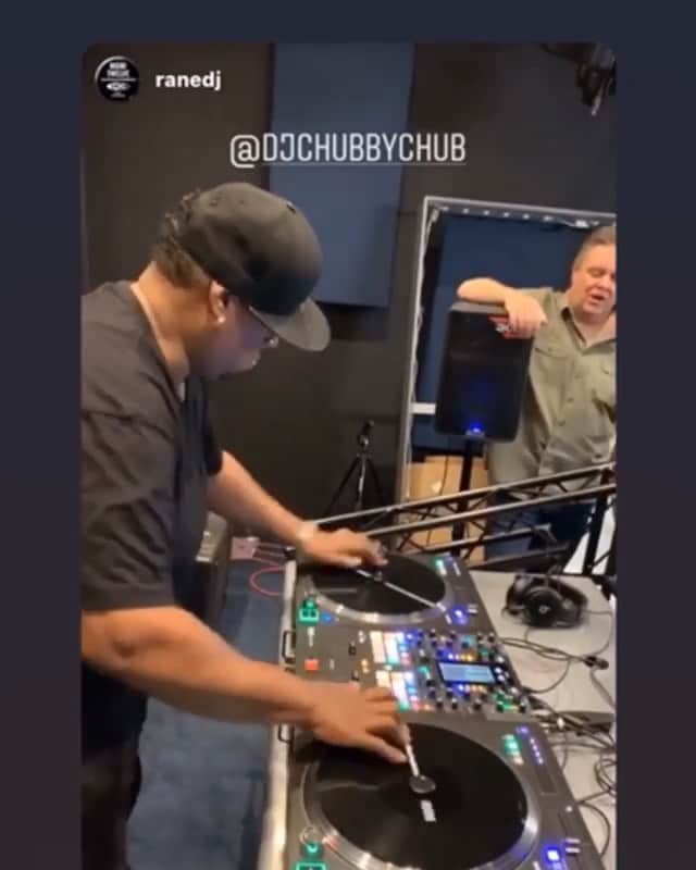 ファンクマスター・フレックスのインスタグラム：「@djchubbychub catching that “Dance to the drummers bear” @litdigitaldjs !!! Rane I see it! What y’all think about the Rane joints?」