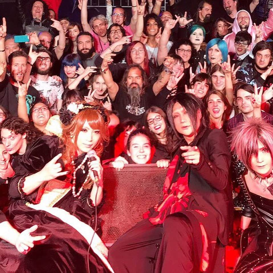 HIZAKIさんのインスタグラム写真 - (HIZAKIInstagram)「#Jupiter Zeus Tour -Europe-  Barcelona (Spain) Gracias #KUZE #HIZAKI #TERU #DAISUKE #Shoyo」5月19日 7時05分 - hizaki_official