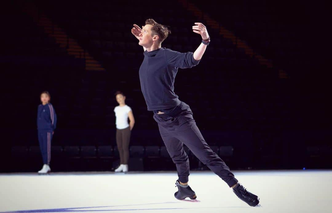 ジェレミー・アボットさんのインスタグラム写真 - (ジェレミー・アボットInstagram)「Getting ready to take our final bow with @starsonice tonight in Portland, Or.  From Ft. Meyers, Florida to now, the past 5 weeks has been an incredible journey. A huge thank you to @j_butt for creating such a FUN show to perform. Thank you to this amazing cast. You all brought so much love and integrity to the ice this year. It has been a sincere pleasure sharing planes, trains, ubers, stories, life, and the ice with every single one of you. Lastly thank you to every single one of you who came out to join us! Each and every one of you brought amazing energy and made this experience the best yet. My heart is so full. THANK YOU!」5月19日 7時17分 - idreamofjeremy