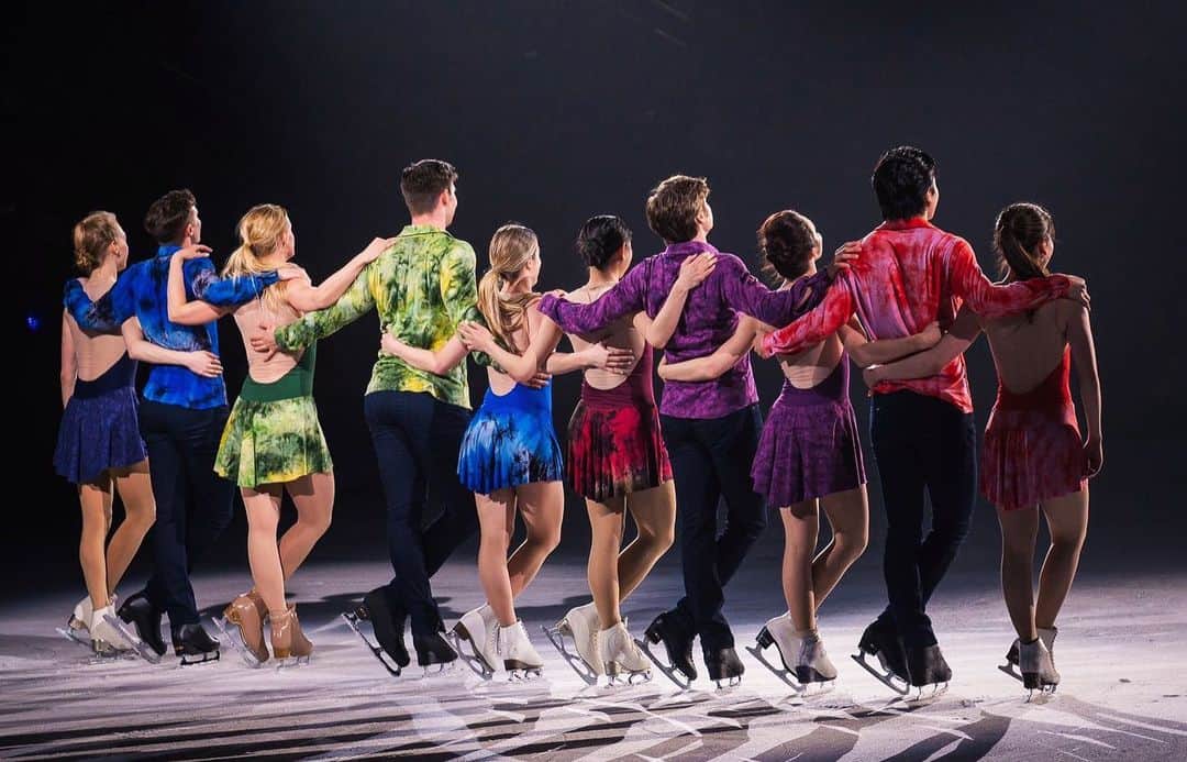 ジェレミー・アボットのインスタグラム：「Getting ready to take our final bow with @starsonice tonight in Portland, Or.  From Ft. Meyers, Florida to now, the past 5 weeks has been an incredible journey. A huge thank you to @j_butt for creating such a FUN show to perform. Thank you to this amazing cast. You all brought so much love and integrity to the ice this year. It has been a sincere pleasure sharing planes, trains, ubers, stories, life, and the ice with every single one of you. Lastly thank you to every single one of you who came out to join us! Each and every one of you brought amazing energy and made this experience the best yet. My heart is so full. THANK YOU!」