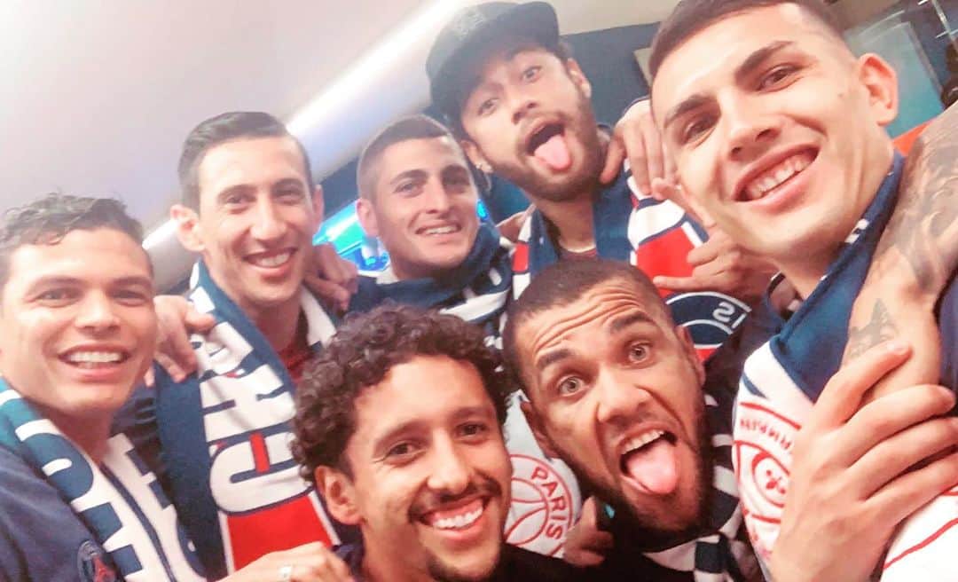 マルコ・ヴェッラッティのインスタグラム：「La France est rouge et bleu @psg 🔴🔵」