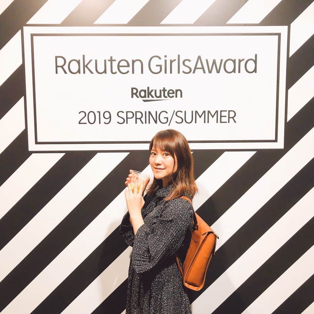 のインスタグラム：「昨日はガールズアワード2019に行って来ました！ 乃木坂46のメンバーが本当に可愛かった。 見に行けた事に本当に感謝です♡  #girlsaward2019  #手にレモンサワー持っててごめんなさい #昼から飲むお酒は最高」