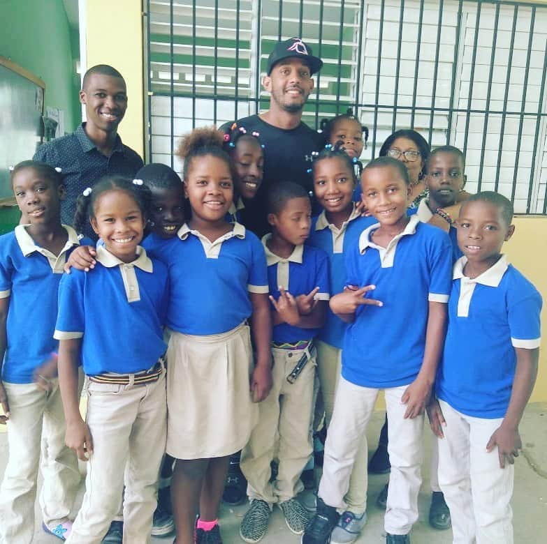 のインスタグラム：「Escuela Maria Teresa Mirabal (Yacot)」