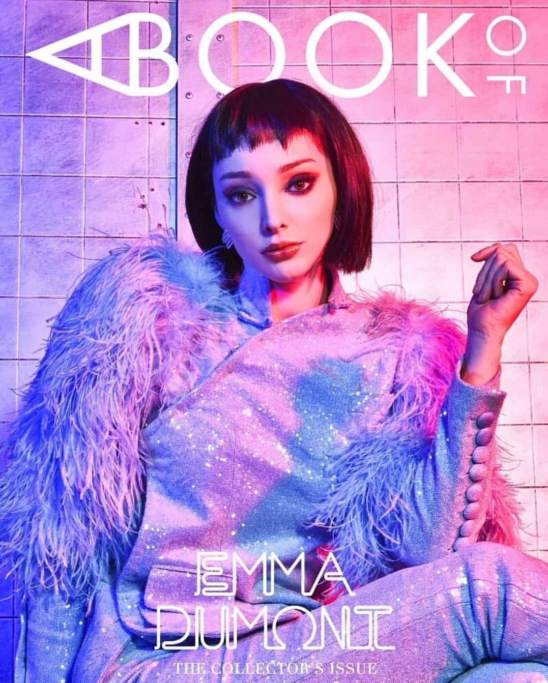 エマ・デュモンのインスタグラム：「AHHHH! You guys! I am so excited to share my cover of @abookof with you all! Shot by the amazing @graphicsmetropolis!  A portion of the proceeds from this special edition will be donated to the National Girls Collaborative Project (@ngcproject) an organization committed to teaching and encouraging girls to pursue careers in STEM! ❤🤖❤🤖❤ ————————————————————————— Photography @graphicsmetropolis  Styling @changeofwardrobe  Makeup @heatherraebang  Hair @davidlharr  Producer @phillldotcom  Layout @blafrance」