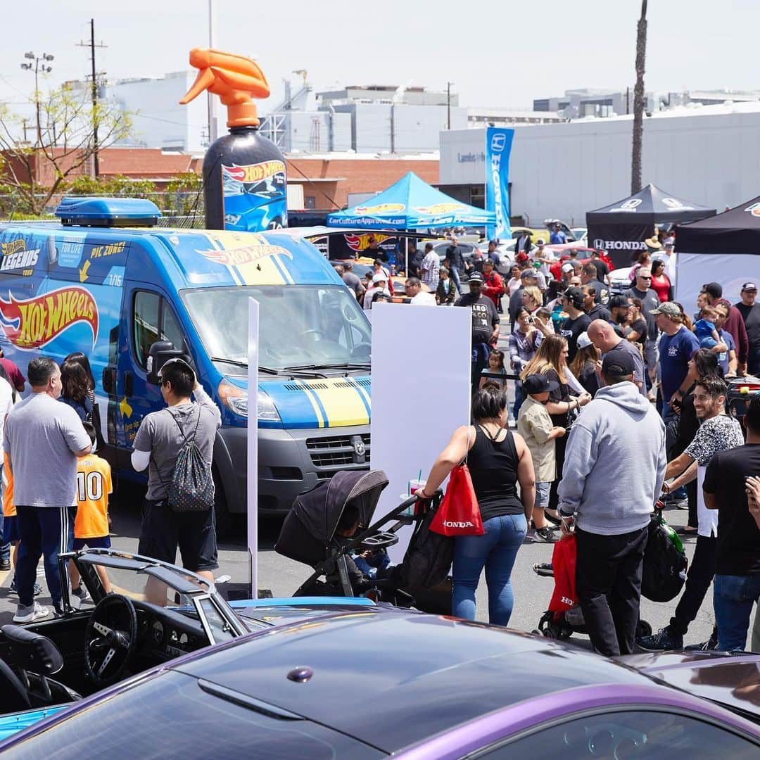 Hot Wheelsさんのインスタグラム写真 - (Hot WheelsInstagram)「Y’all rocked it at today’s #HotWheelsLegends Tour event in our hometown of El Segundo, CA! 🤘 Thank you so much for coming out and making this another epic day at Hot Wheels HQ. Out of 275 awesome rides, Greg Salzillo and his legendary ’57 Nash Metropolitan came out on top! This had everything we were looking for: Authenticity. Creativity. Garage Spirit. 🙌 Amazing job, Greg! Join us next week when we head over to Charlotte for another stop of the Hot Wheels Legends Tour.」5月19日 7時39分 - hotwheelsofficial