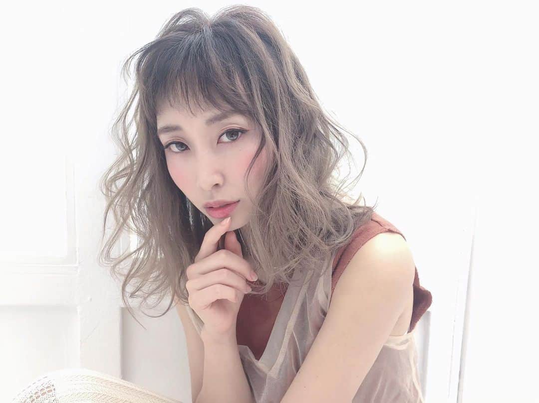 のインスタグラム：「すごく勉強熱心な大嶋さんと撮影🌈✨ . #撮影 #サロンモデル」