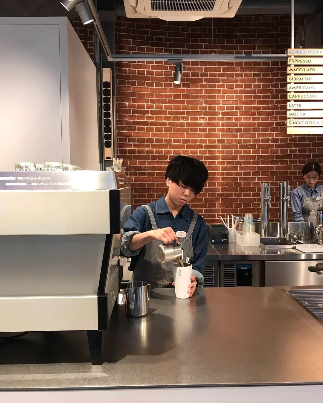 goodcoffeemeさんのインスタグラム写真 - (goodcoffeemeInstagram)「a little Blue Bottle time 😊 @vja  #goodcoffee_kanda #goodcoffee_akihabara #goodcoffee_tokyo #bluebottlecoffee」5月19日 7時45分 - goodcoffeeme