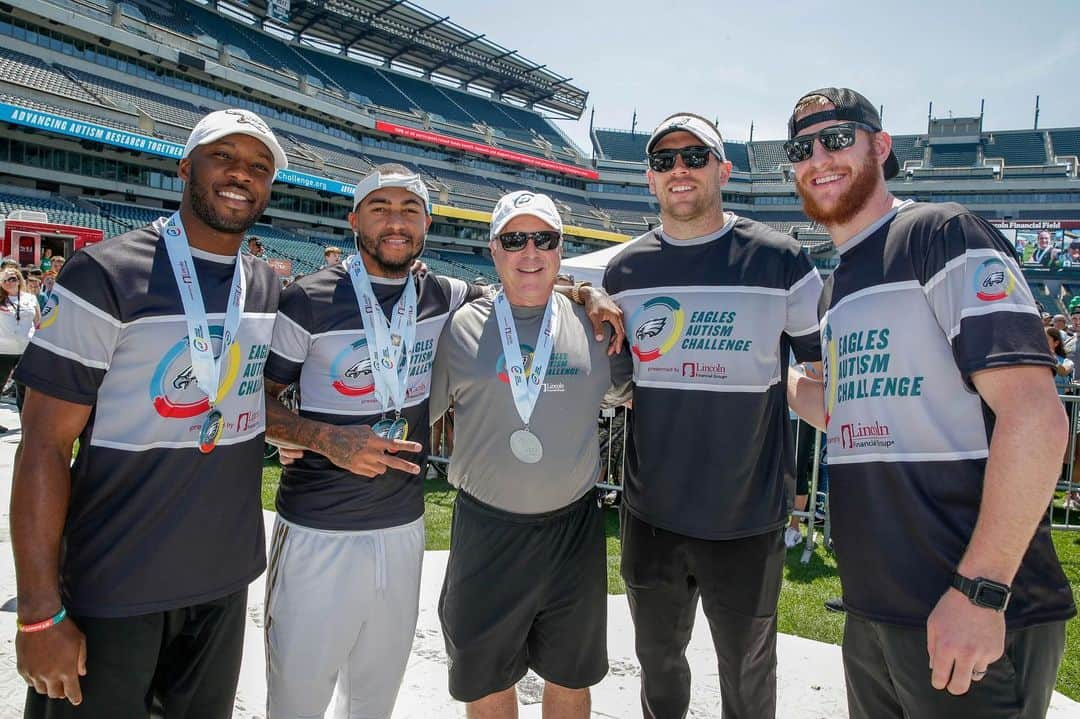 デショーン・ジャクソンさんのインスタグラム写真 - (デショーン・ジャクソンInstagram)「Special day for the @eaglesautism challenge !! Had a great time out there today with family friends & Fans」5月19日 7時53分 - 0ne0fone