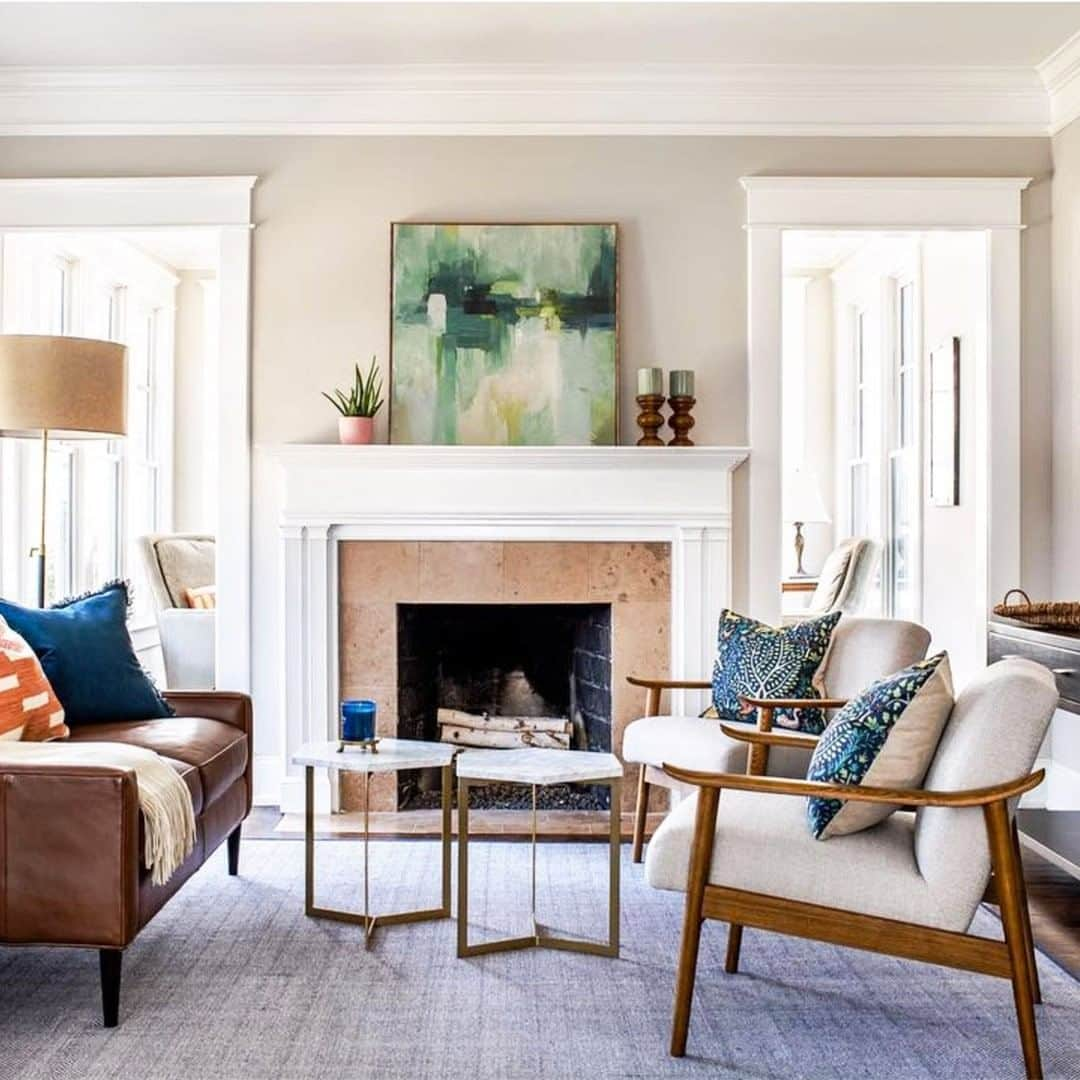 west elmさんのインスタグラム写真 - (west elmInstagram)「Need to rearrange for guests? No prob. Using two side chairs and two side tables for a coffee table will make your space feel roomier and more flexible! Thanks for sharing, @terracottadesignbuild! 📷: @jeffherrphoto #livingroomhacks #entertaining #smallspacedesign」5月19日 7時57分 - westelm