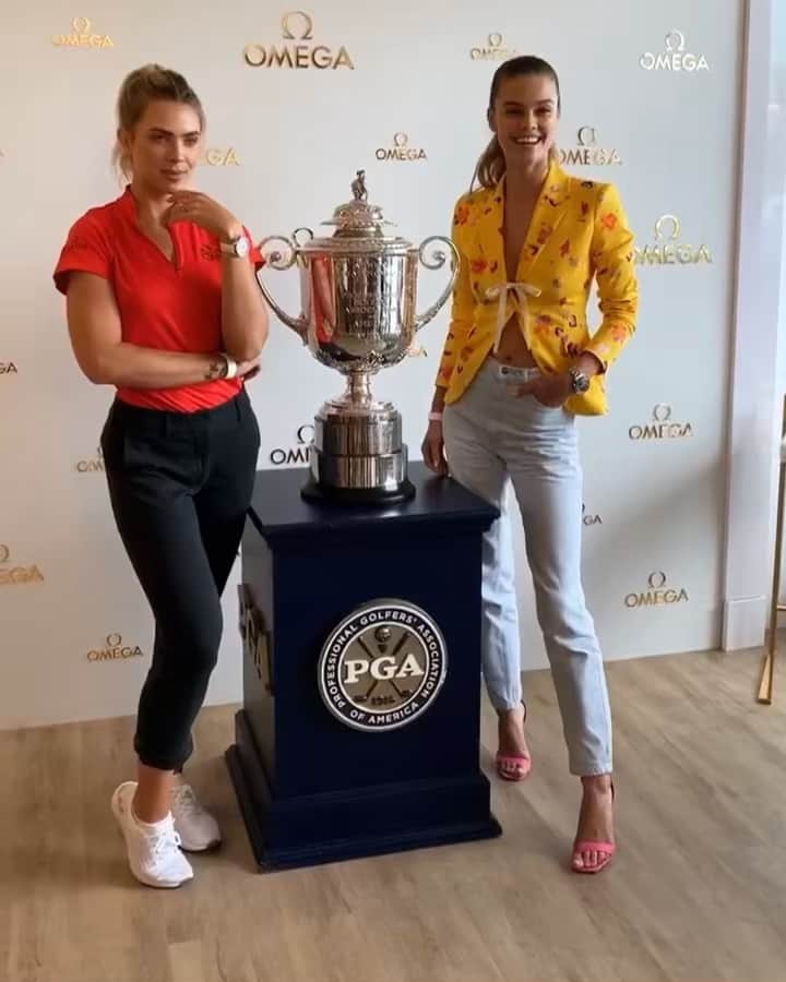 ニーナ・アグダルのインスタグラム：「Snap from yesterday @kenzie.oconnell @omega 💛⭐️ wearing @altuzarra blazer, vintage jeans, @ysl shoes. @bondgentbond #moonwatch」
