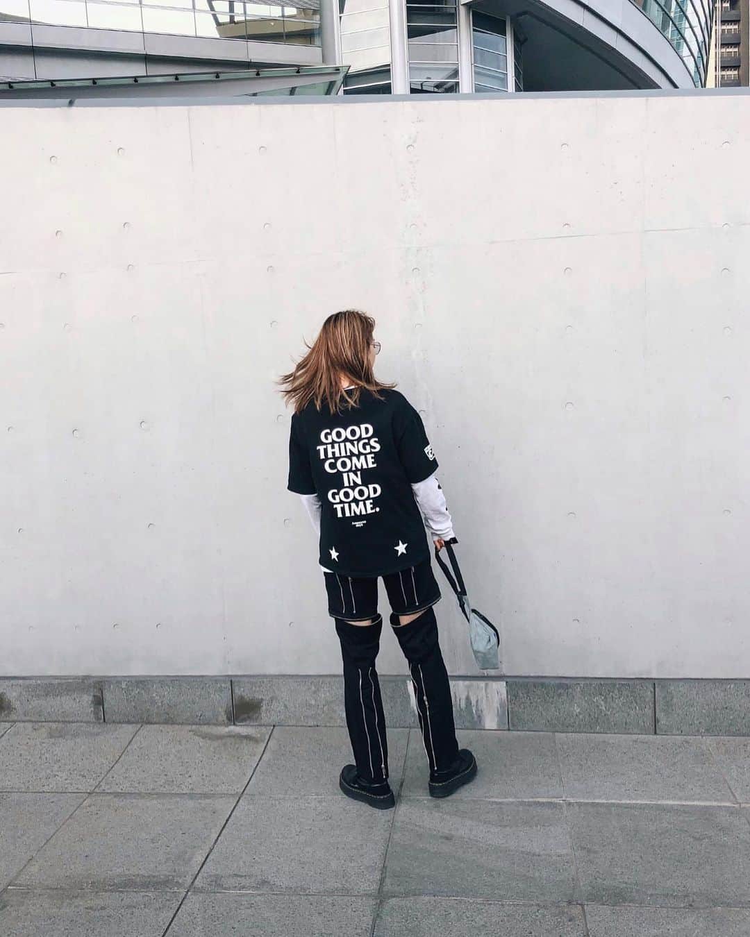 岩崎志保さんのインスタグラム写真 - (岩崎志保Instagram)「𝗚𝗢𝗢𝗗 𝗧𝗛𝗜𝗡𝗚𝗦 𝗖𝗢𝗠𝗘 𝗜𝗡 𝗚𝗢𝗢𝗗 𝗧𝗜𝗠𝗘.★ メンズ度高めな日👨🏻💜 . #shihosstlye🦄 #Outfit #ootd #thelighthousecoffee #rafayette #madeinworld #drmartens」5月19日 17時48分 - shihoiwazaki