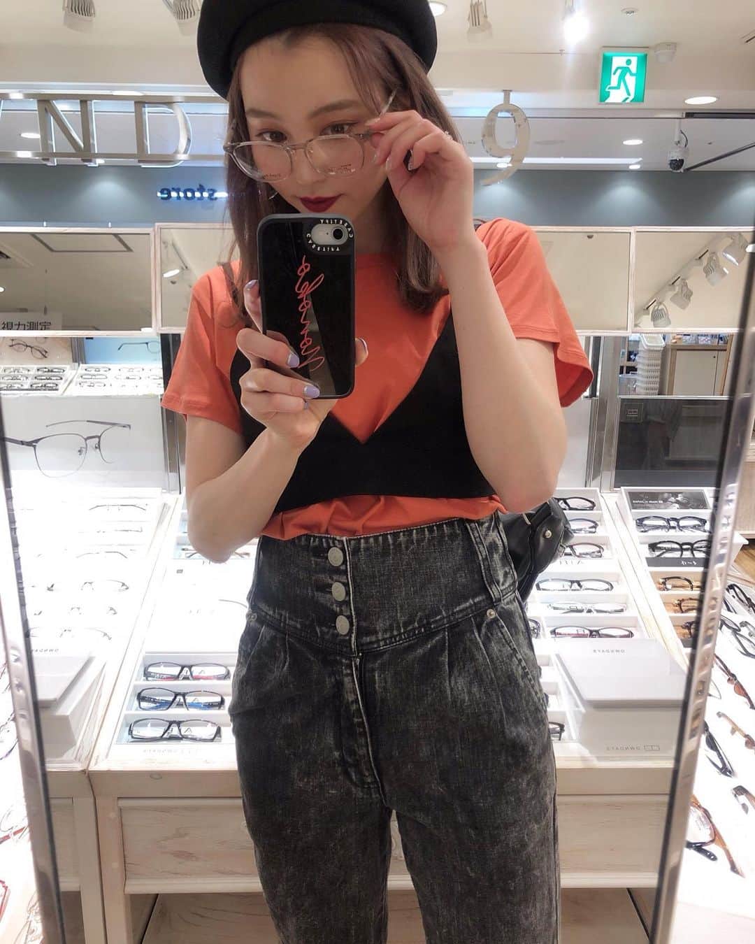 のインスタグラム：「． 目が見えないことで最近 目が疲れていたので メガネを新しくしにきた☺︎ すごいよ、フォロワー数といいね数で 割引してくれる🥺 ふつーにデザインが好きでサングラス買いよったけん お得すぎて駆け込んだ☺︎ #owndays  #オンデーズ  #フォロ割  #フォロワー数といいね数でメガネが買える」
