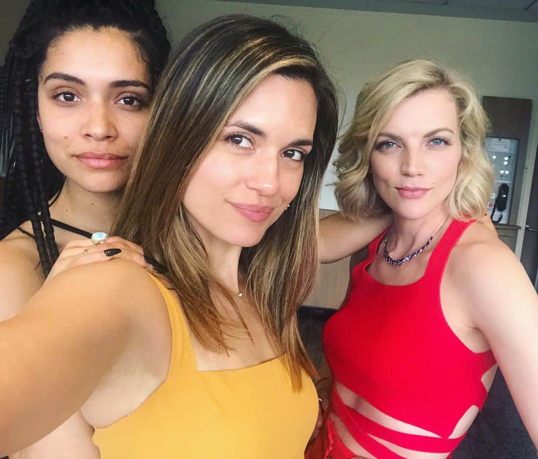 トーレイ・デヴィートのインスタグラム：「#onechicago in Paris. 🇫🇷 ❤️」