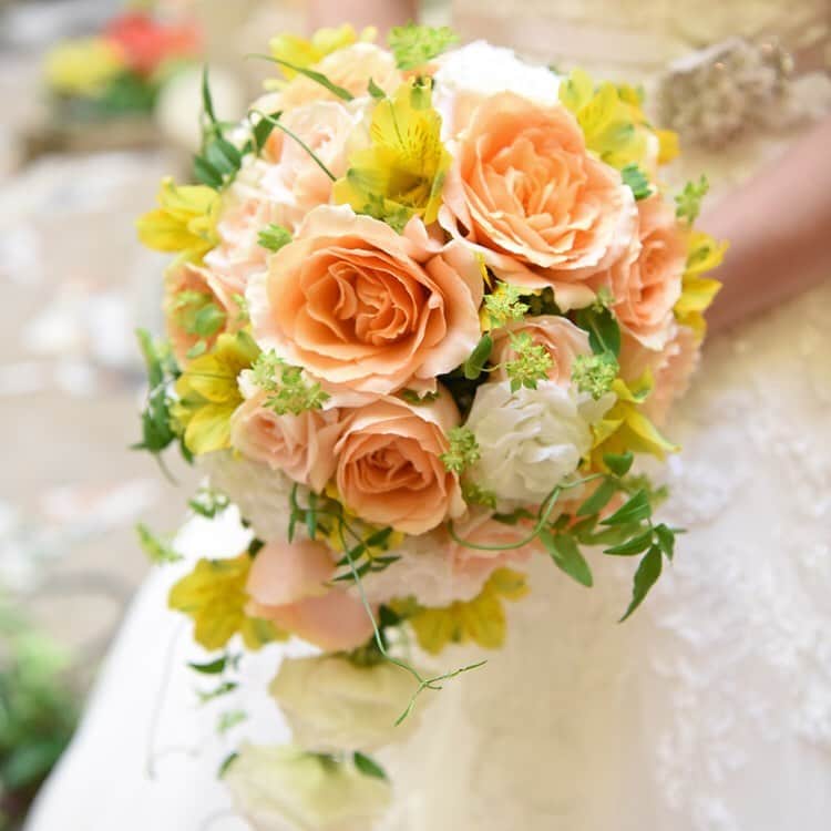 ホテルモントレウェディング【公式】 のインスタグラム：「♥ ￣￣￣￣￣￣￣￣￣￣ @montereyweddingをフォローして 『 #モントレ花嫁 』『 #ホテルモントレ』の タグをつけて投稿してくださいね＊*. . イエロー系のウェディングブーケの数々♡ リボンでアクセントをプラス！ . ◆ホテルモントレ公式HPはこちら* https://www.monterey-wedding.jp . #モントレ #モントレ花婿 #dressy花嫁 #プレ花嫁 #marry花嫁 #卒花 #marryxoxo #wedding #weddingceremony #weddingreception #weddingparty #weddingdress #dress #flower #weddingbouquets #プラコレ #結婚式場 #ウエディングニュース  #日本中のプレ花嫁さんと繋がりたい #結婚式 #パーティー #披露宴 #ホテルウェディング #ウェディングブーケ #bouquets #flowers #flowerarrangement」