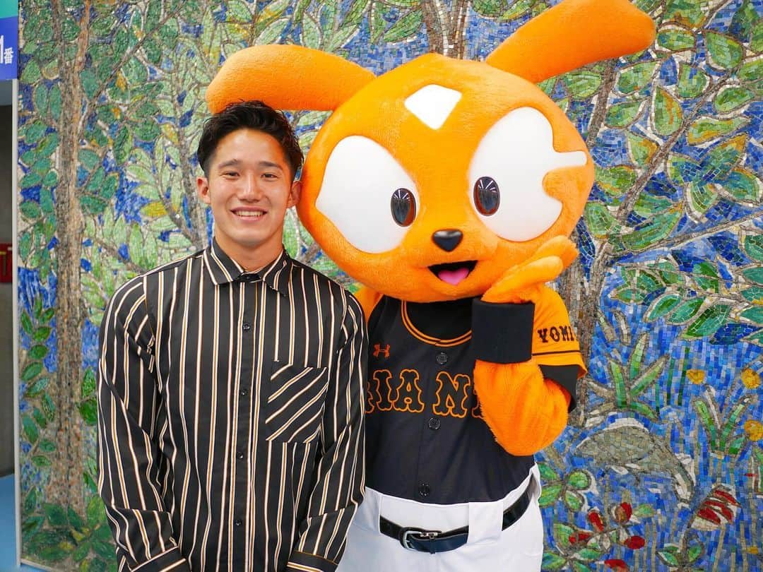 荒井陸さんのインスタグラム写真 - (荒井陸Instagram)「✔️ 私とジャビットくん⚾️🍊 - #東京ドーム#読売ジャイアンツ#読売巨人軍#プロ野球#野球 #和と動#ジャイアンツ#ジャビット#野球観戦#売り子 #伝統の一戦#坂本勇人#丸佳浩#岡本和真#打線#えげつない #baseball#team#yomiuri#giants#tokyodome」5月19日 18時14分 - a2desu