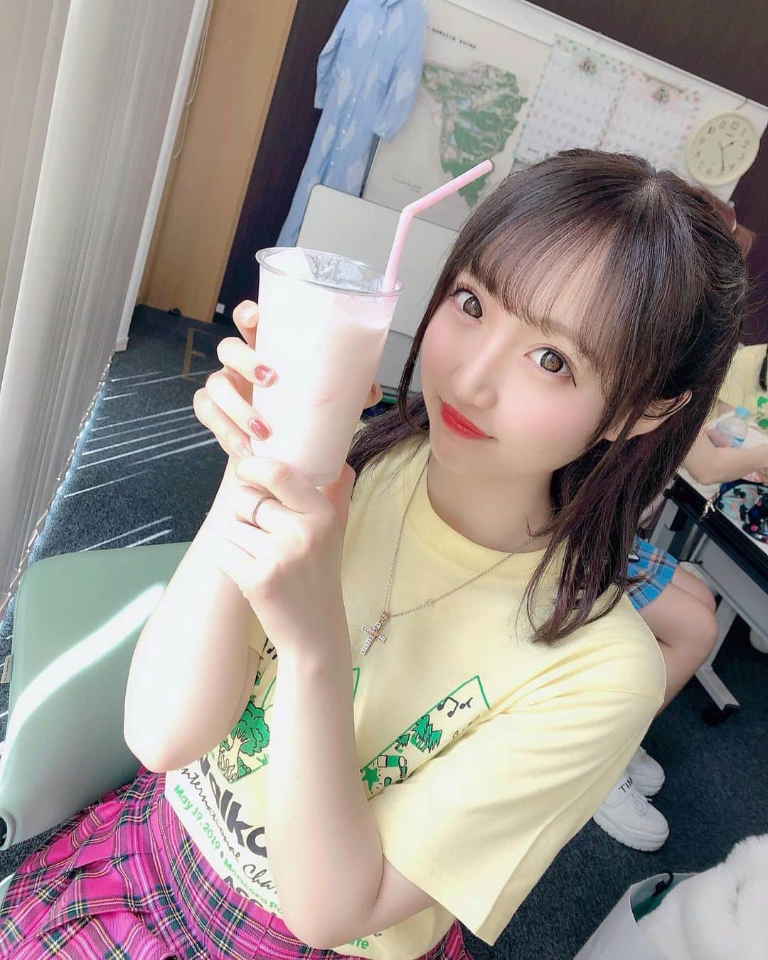 星野麻里愛さんのインスタグラム写真 - (星野麻里愛Instagram)「ラッシー💓 すき？？？ #osu #名古屋 #大須 #チェックプリーツスカート #大須商店街 #おーえすゆー #タイムライン  #あいどる #ウォーカソン #ハーフツイン #黒髪 #ラッシー #おすすめにのりたい」5月19日 18時15分 - maria.pink28