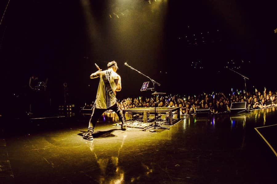 雅-MIYAVI-さんのインスタグラム写真 - (雅-MIYAVI-Instagram)「Osaka #TheOtherSide 2019 📸 @hiranodaisuke」5月19日 18時37分 - miyavi_ishihara