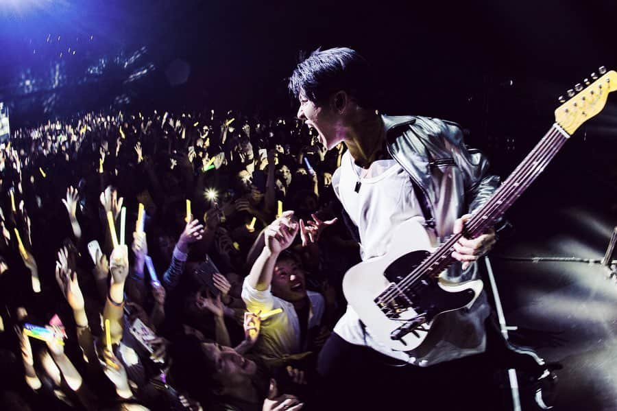 雅-MIYAVI-さんのインスタグラム写真 - (雅-MIYAVI-Instagram)「Osaka #TheOtherSide 2019 📸 @hiranodaisuke」5月19日 18時37分 - miyavi_ishihara