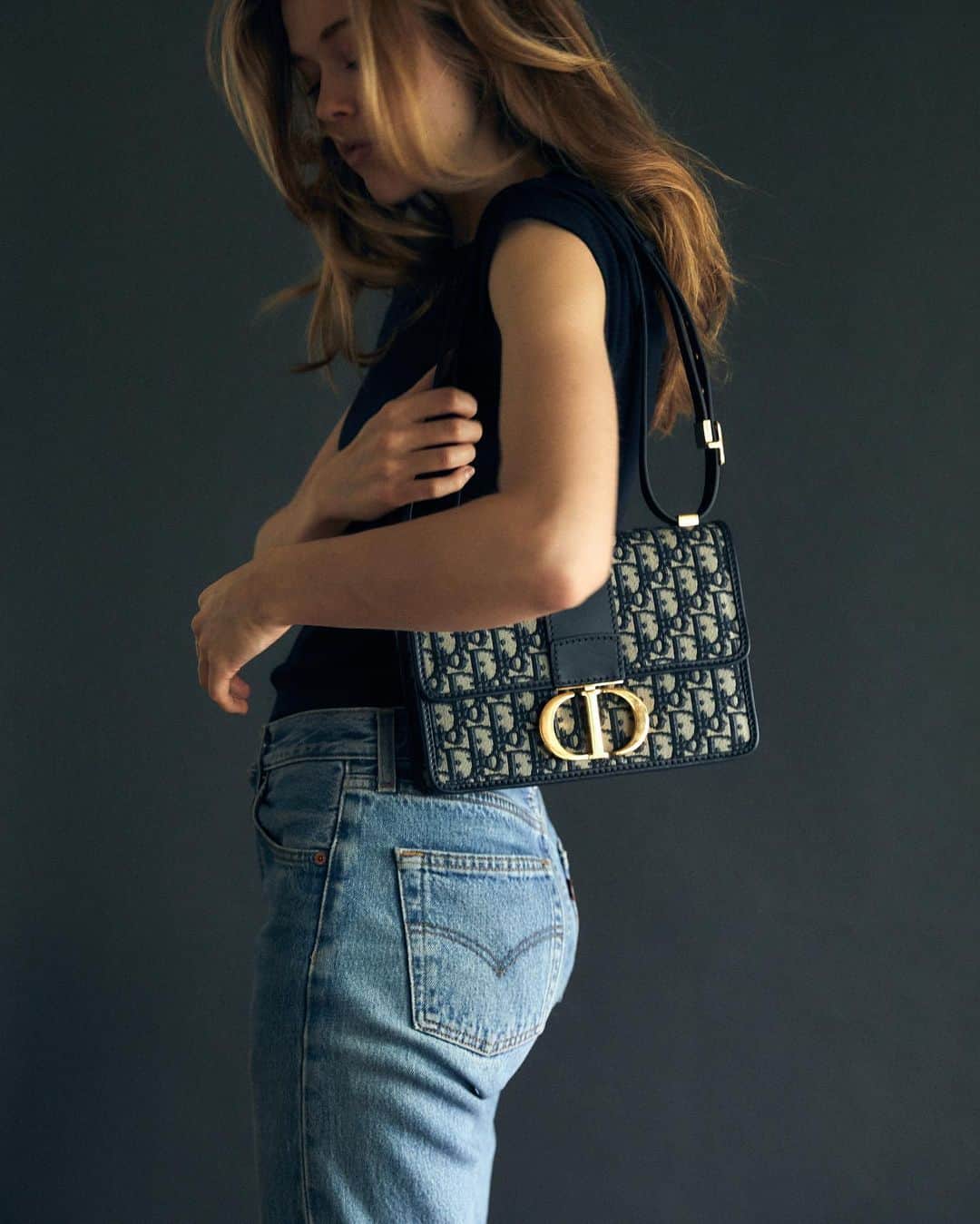 Victoria Leeさんのインスタグラム写真 - (Victoria LeeInstagram)「The New Classic. Thank you Dior 🖤 #dior30montaigne #Dior @dior 💥」5月19日 18時46分 - victorialee