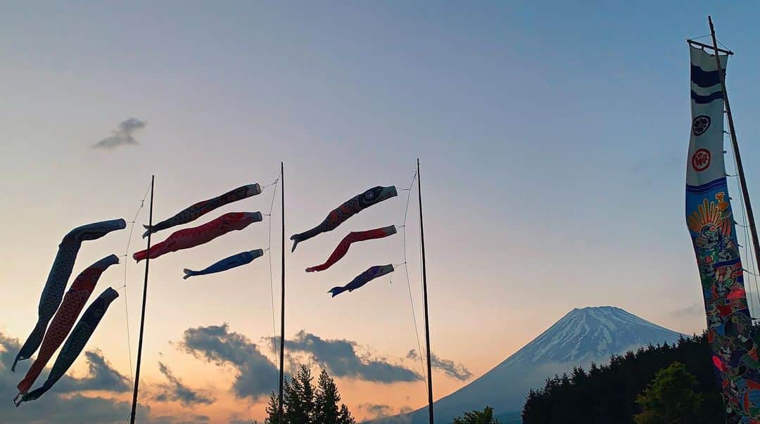 phantastic420のインスタグラム：「. 🤩🤩“Shizuoka” prefecture in Japan is a place where you can see the most “phantastic” Mt. Fuji🗻 in the world.🤩 #富士山 #mtfuji #japan 😇😇😇😇😇😇😇🗻😇😇 #誰もが撮る素敵な場所 🤣 Thanks @next_fuji #nextfuji @visit.tokai @shizuoka_kankou #静岡dc #富士山こどもの国  #photois #50000人の写真展 #日本の風景 #東京 @fujifilm_photois #nationalparksjp2019contest」