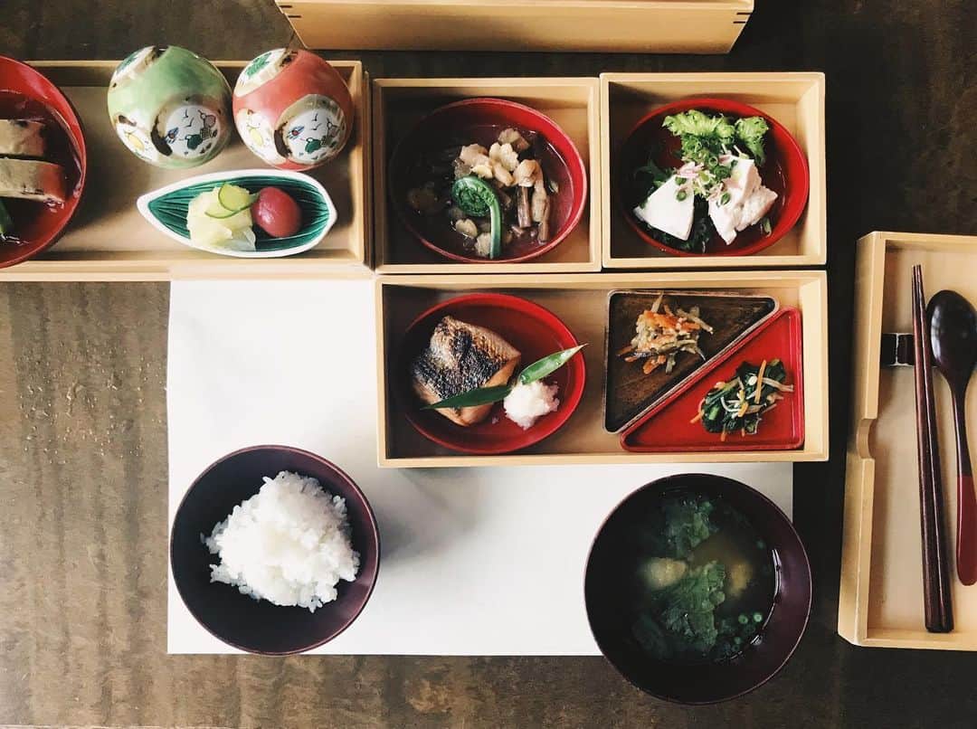 柏木作夢さんのインスタグラム写真 - (柏木作夢Instagram)「星のや軽井沢にて。  さすがの朝食でした🥣🍵🥕 ・・・ 個人的にはすべての野菜のシャキシャキ感に驚き。 ・・・ ・・・ #foodporn #breakfast #hotel #menu #foodstagram #instafood #foodie #japan #japanesefood #japaneserestaurant #karuizawa #Hoshinoya #trip #voage #eat #beautiful #軽井沢 #星のや #朝食 #星野リゾート」5月19日 18時56分 - samukashiwagi