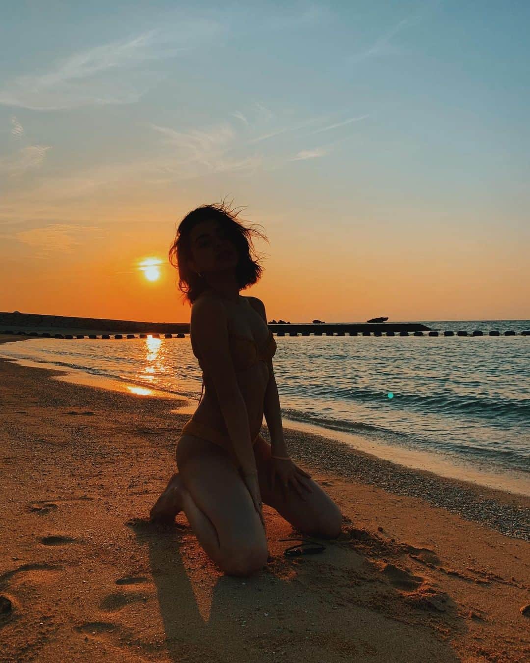 塚本バンブー柚子さんのインスタグラム写真 - (塚本バンブー柚子Instagram)「Sunset is the sun’s fiery kiss to the night🌞」5月19日 18時54分 - bambouyuzu