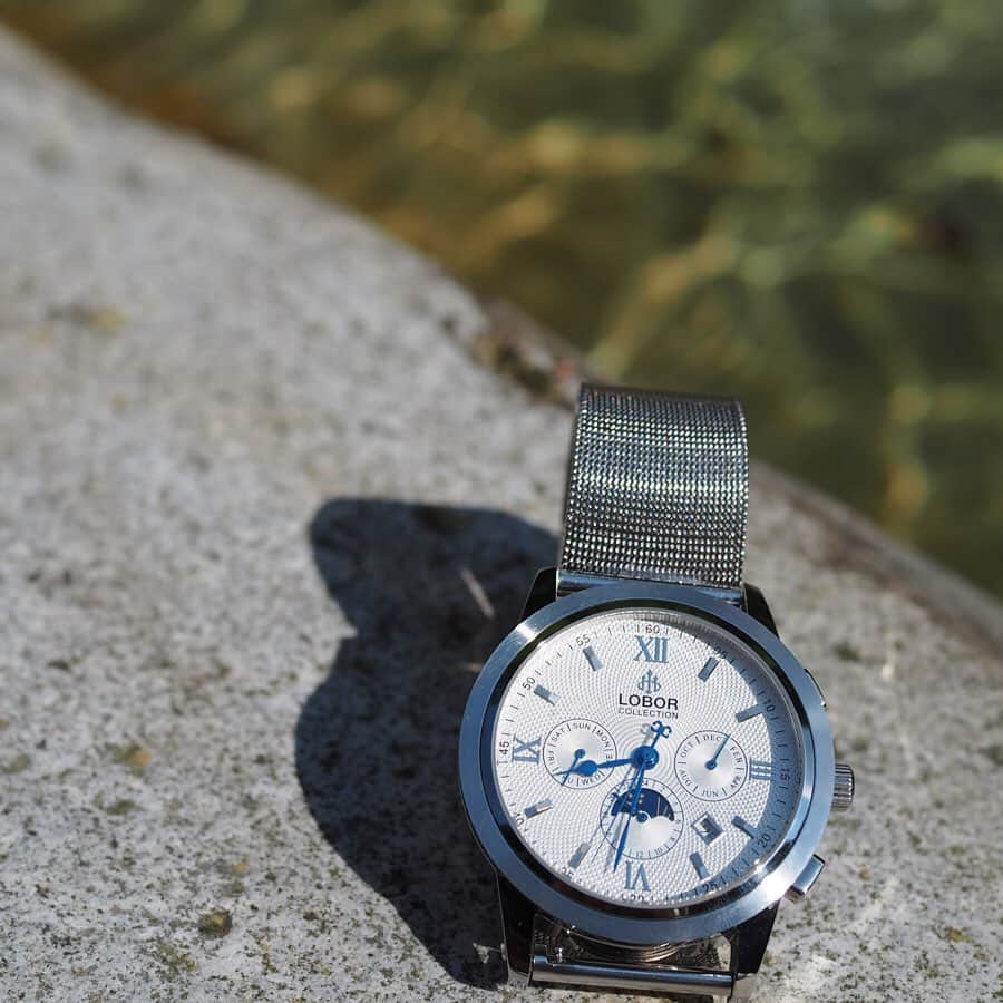 ericoさんのインスタグラム写真 - (ericoInstagram)「✩ 力丸くんと海散歩 この後海でのスパルタが待っていることを 彼はまだ、知らない。。。（笑） ✩ 腕時計 @loborjapan さんに プレゼントして頂きました。 #lobor #ロバー #腕時計 #時計 #手元倶楽部 クーポンコード 【ericobear0508】 10%OFF ✩ #それいけ力丸くん #コーギー  #犬のいる暮らし#pembrokewelshcorgi  #corgistagram #barked #dogsofinstagram #buzzfeed #corgisofinstagram  #dailyfluff #9gag #weeklyfluff #dogstagram #petsofinstagram #corgibutt #myfavcorgi #корги #코기」5月19日 19時05分 - ericobear