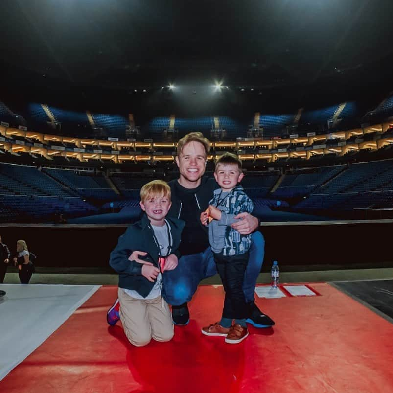 オリー・マーズさんのインスタグラム写真 - (オリー・マーズInstagram)「Proud Uncle 🥰 with my two little legends with me last night!! ♥️」5月19日 18時59分 - ollymurs