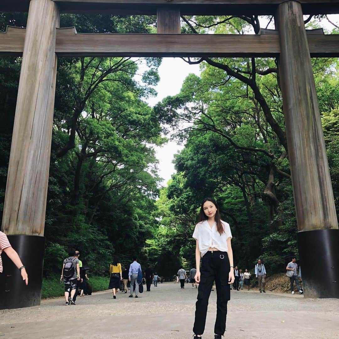 秋野ミレナのインスタグラム：「☺️🍃 • • • #tokyo#harajuku#meijishrine#nature#weekend#sunday#libera#model#ootd#fashion#style#spring#instagood#instalike」