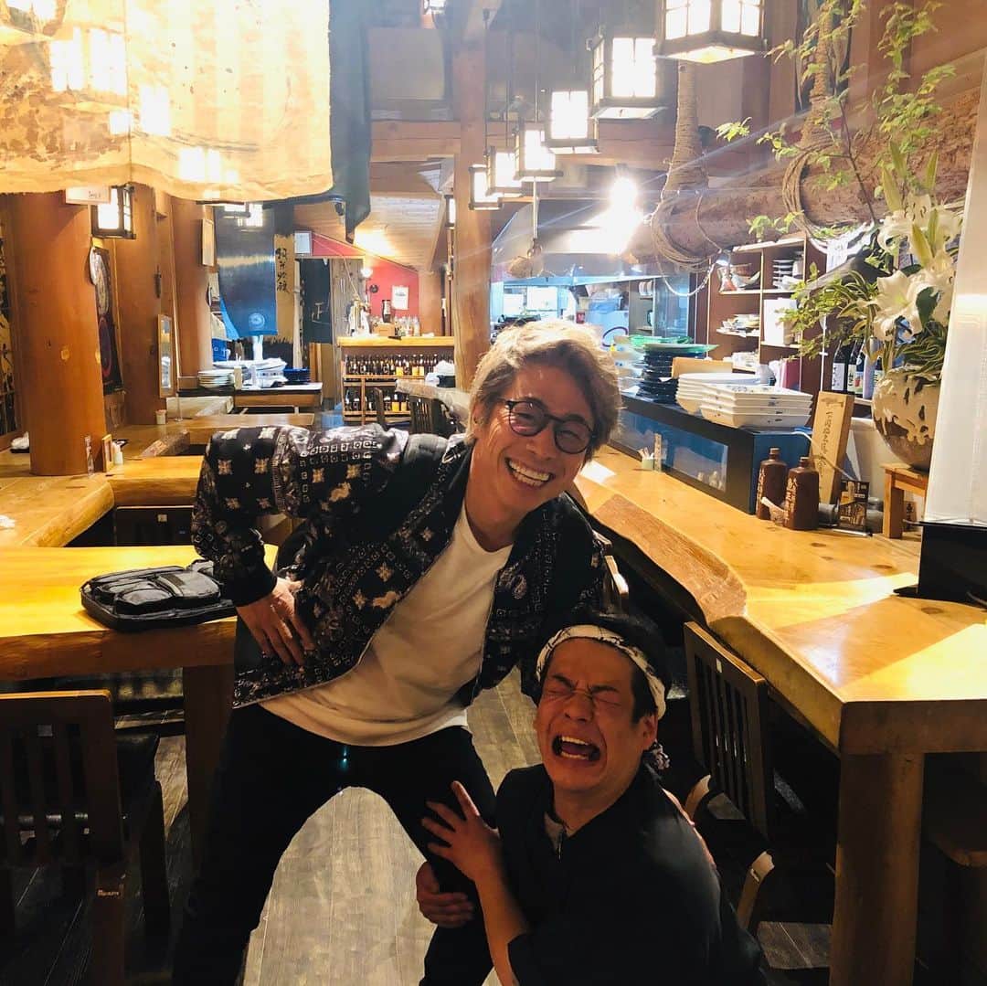 田村淳のインスタグラム：「地元下関に帰ったらよく行くお店です！『魚正本陣』ふく(下関はふぐの事ふくっていう)も食べれるよ！オススメはゲソの揚げだしと濃いエビせん！安価！旅行で行った時は是非行ってみて^_^  #山口県 #下関市 #魚正本陣 #ふく #ふぐ」